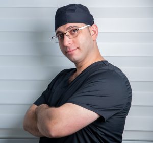 ד"ר ותד מחמוד- רופא שיניים וכירורג שיניים בכיר